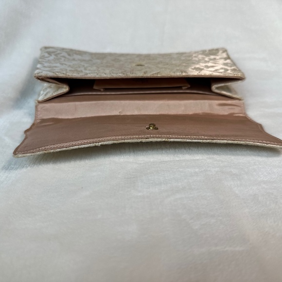 Pegi Paris Vintage Cream and Gold Floral Clutch Purse - Picture 5 of 7